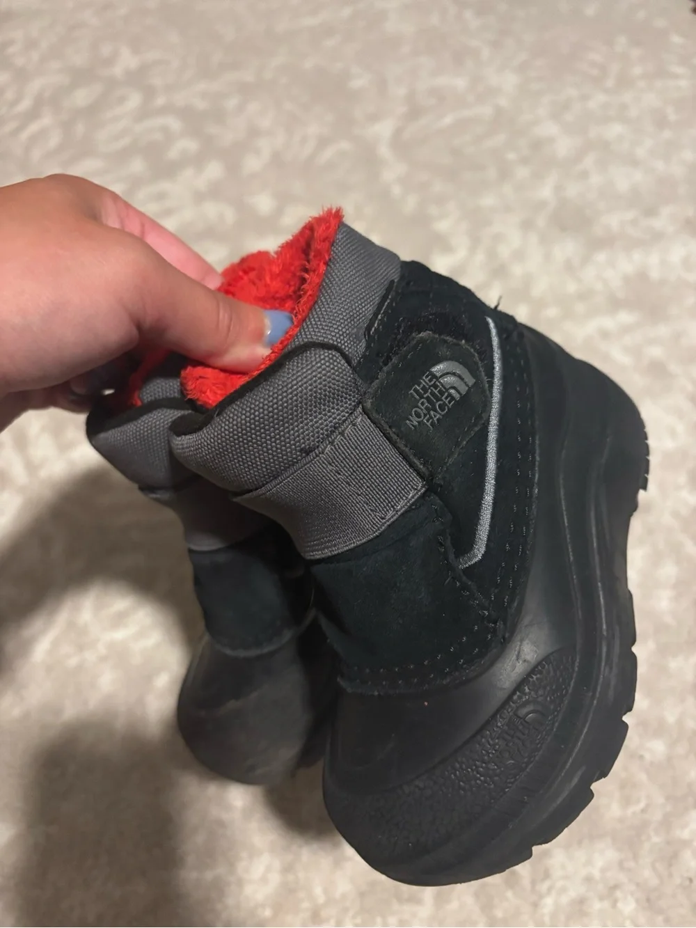 The North Face Kids Black & Gray Waterproof Winter Boots w/ Red Lining - Size 6